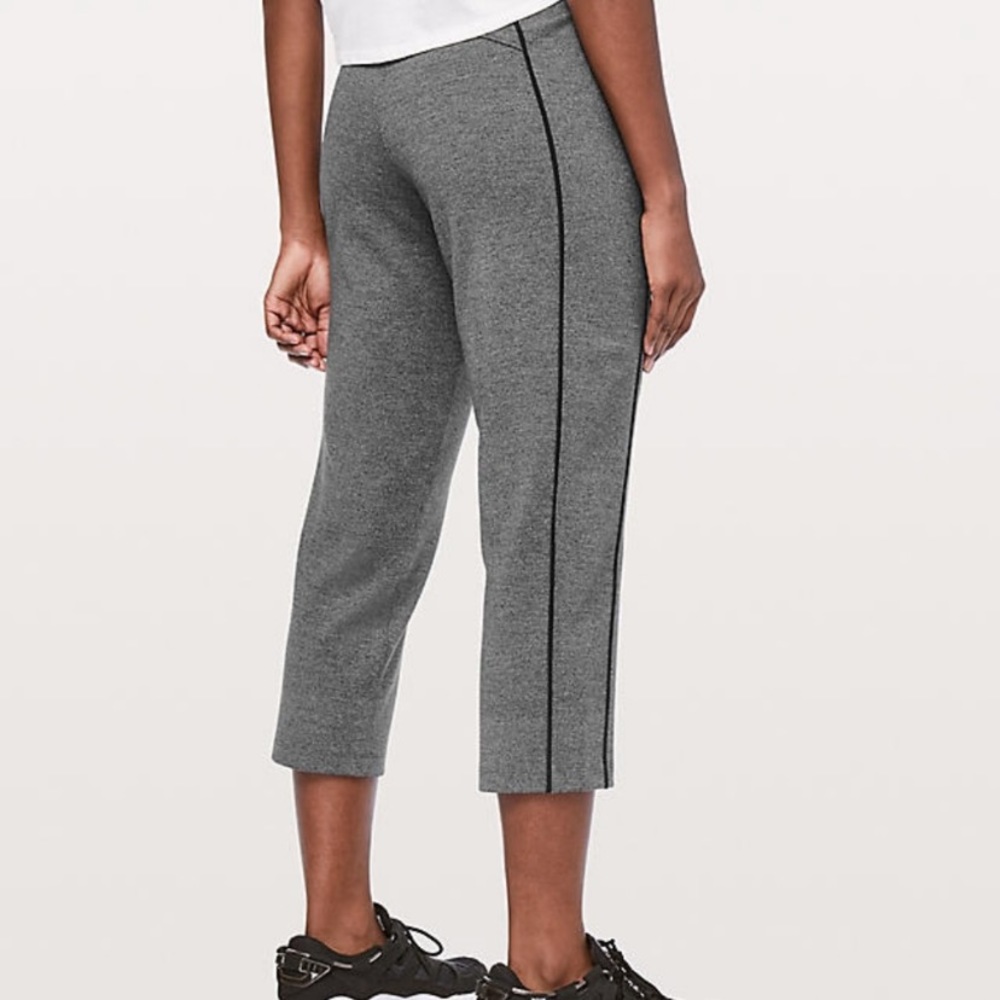 NWT Lululemon Light Strides Crop